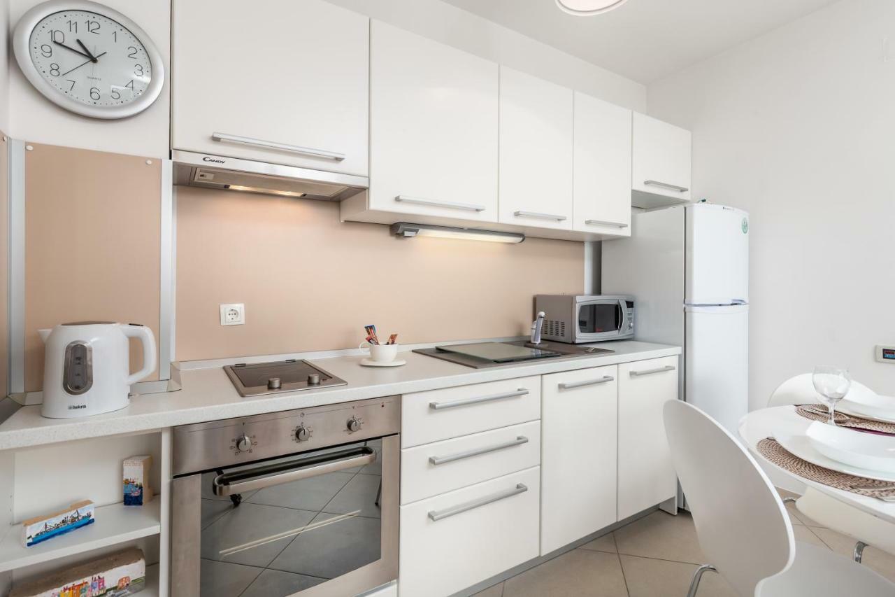 Maja With Free Private Parking And Lovely Sea View Terrace Apartment *