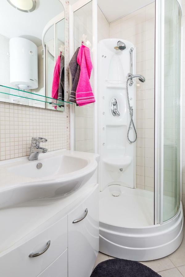 Maja With Free Private Parking And Lovely Sea View Terrace Apartment *